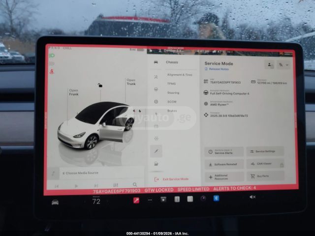 Tesla Model Y 2023 — photo 2