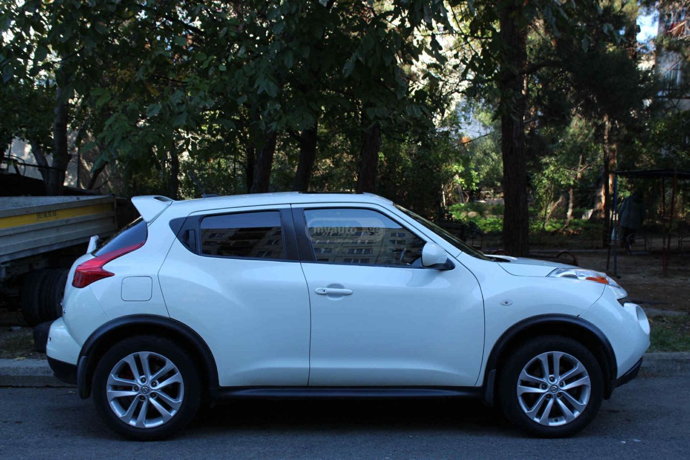 Nissan Juke 2011 — photo 2