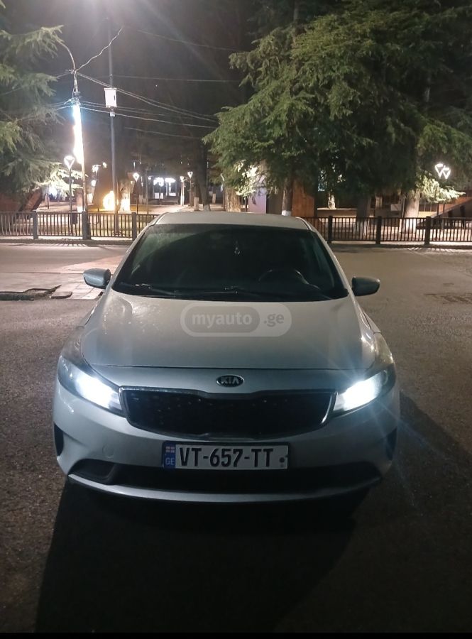 Kia Forte 2018 — photo 2