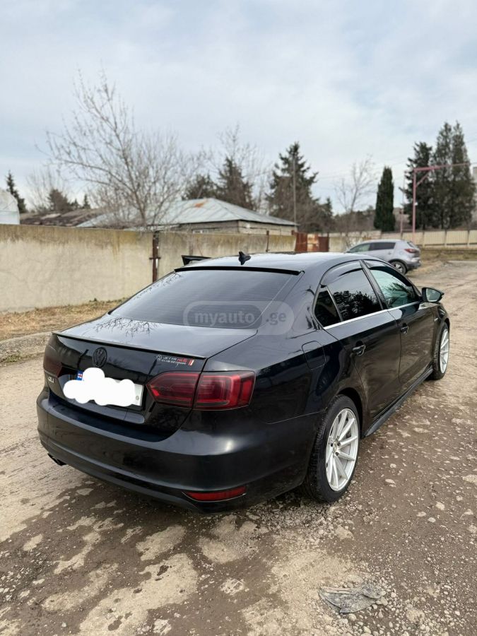 Volkswagen Jetta 2014 — photo 2