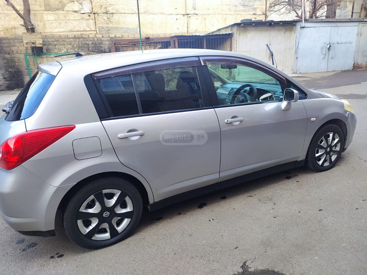 Nissan Tiida