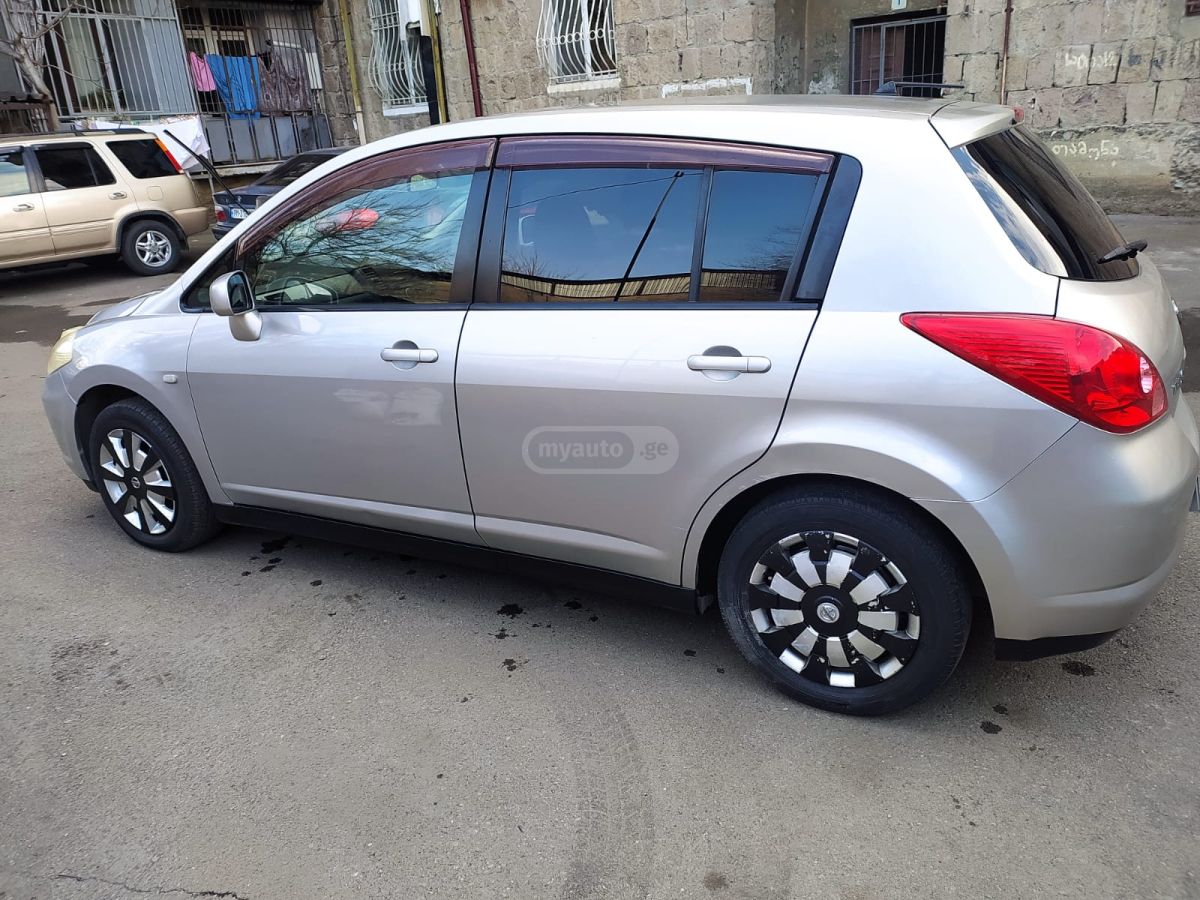 Nissan Tiida 2004 — photo 2