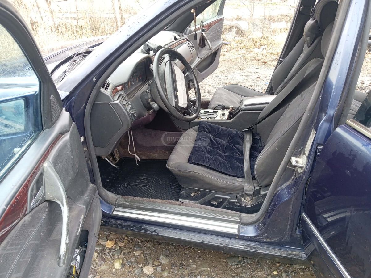 Mercedes-Benz E 210 1995 — photo 2