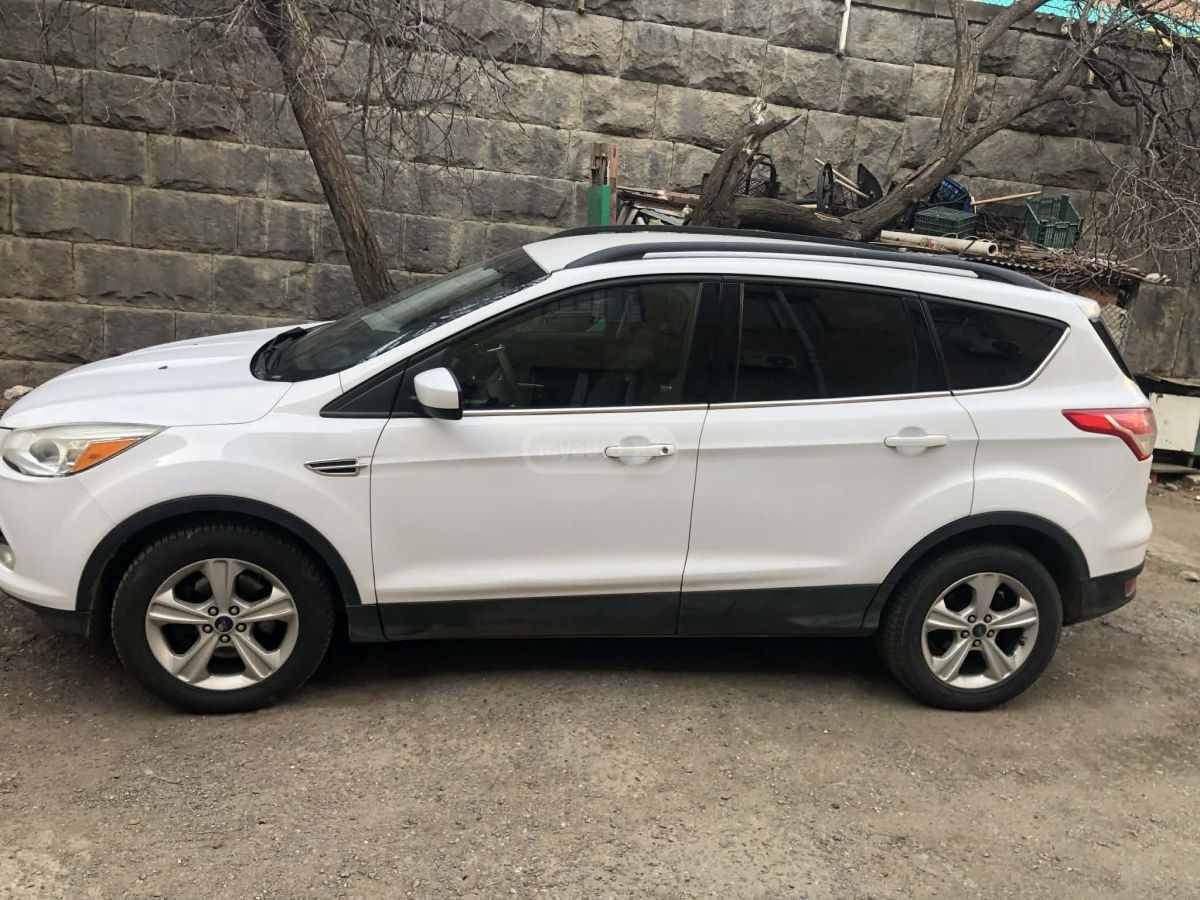 Ford Escape 2014 — photo 2