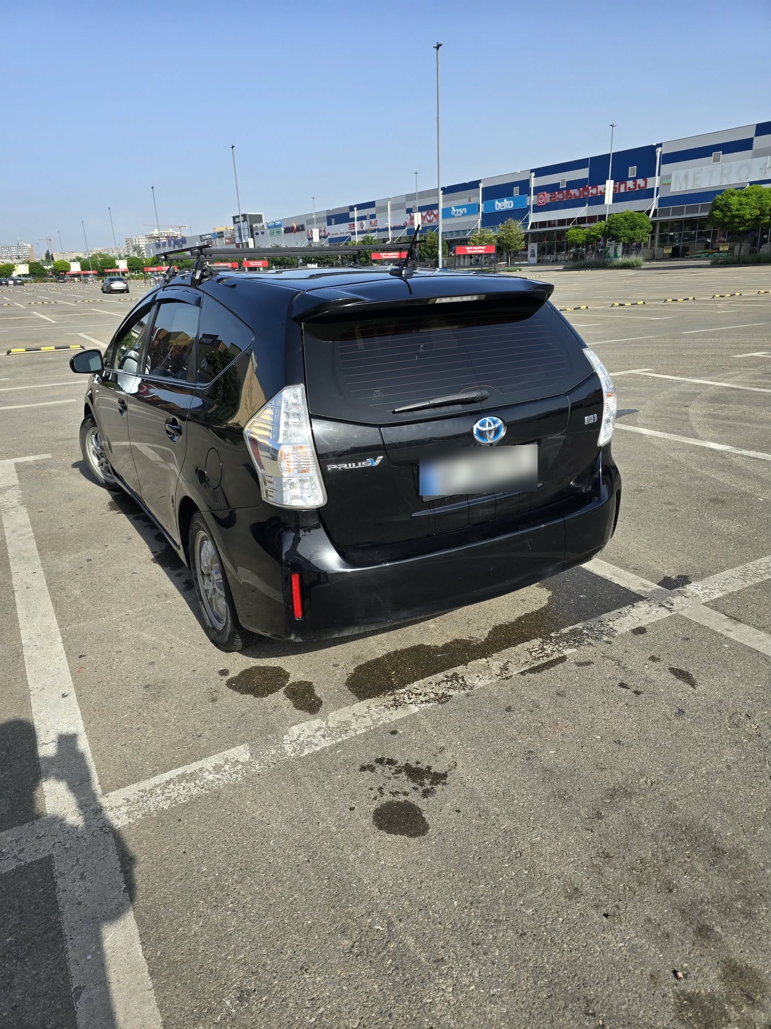Toyota Prius V 2013 — photo 2