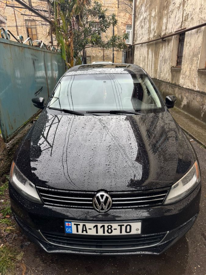 Volkswagen Jetta 2013 — photo 2