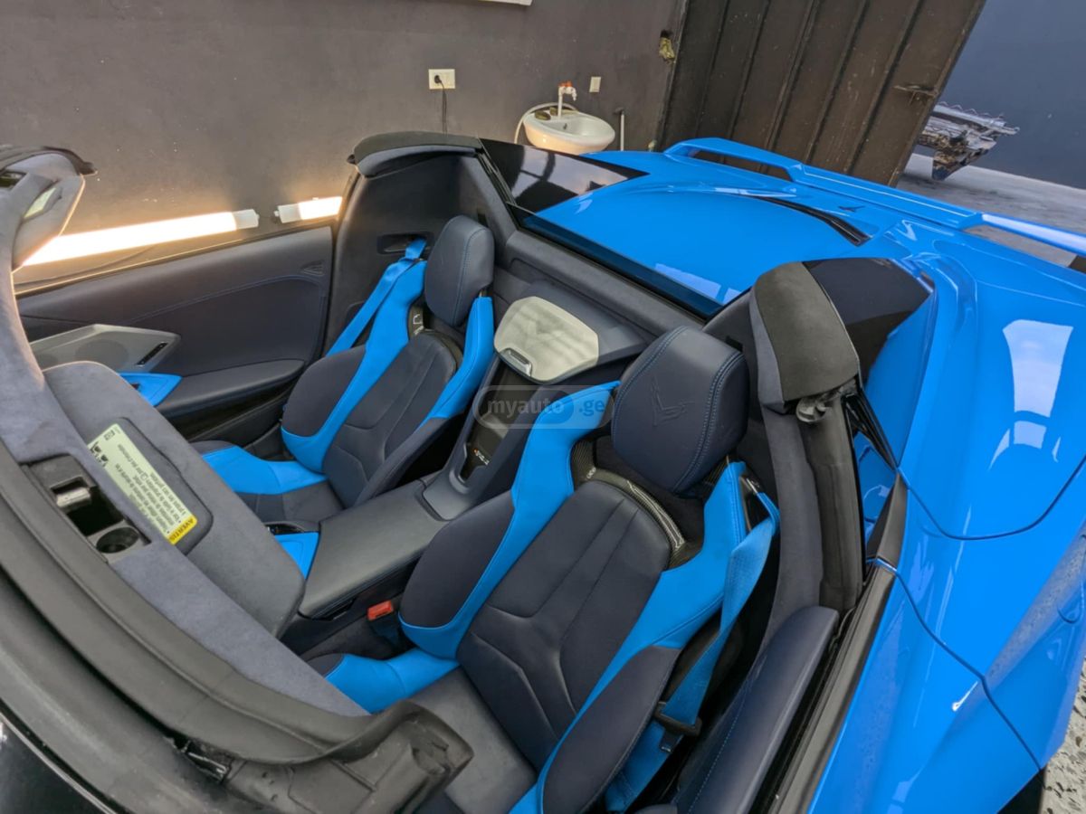 Chevrolet Corvette 2021 — photo 2
