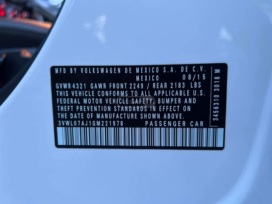 Volkswagen Jetta 2015 — photo 2