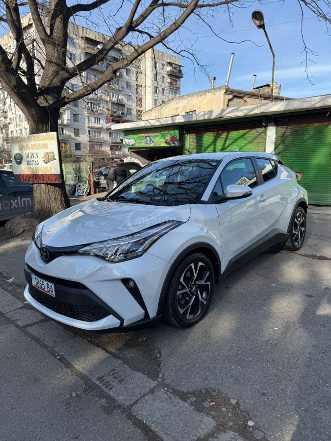 Toyota C-HR 2022 — photo 2