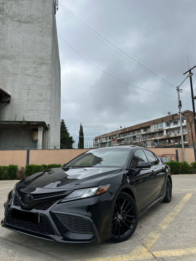 Toyota Camry 2021 — photo 2