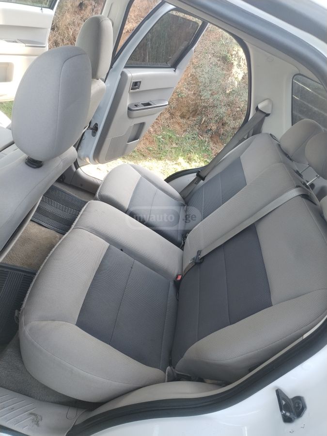 Ford Escape 2008 — photo 2
