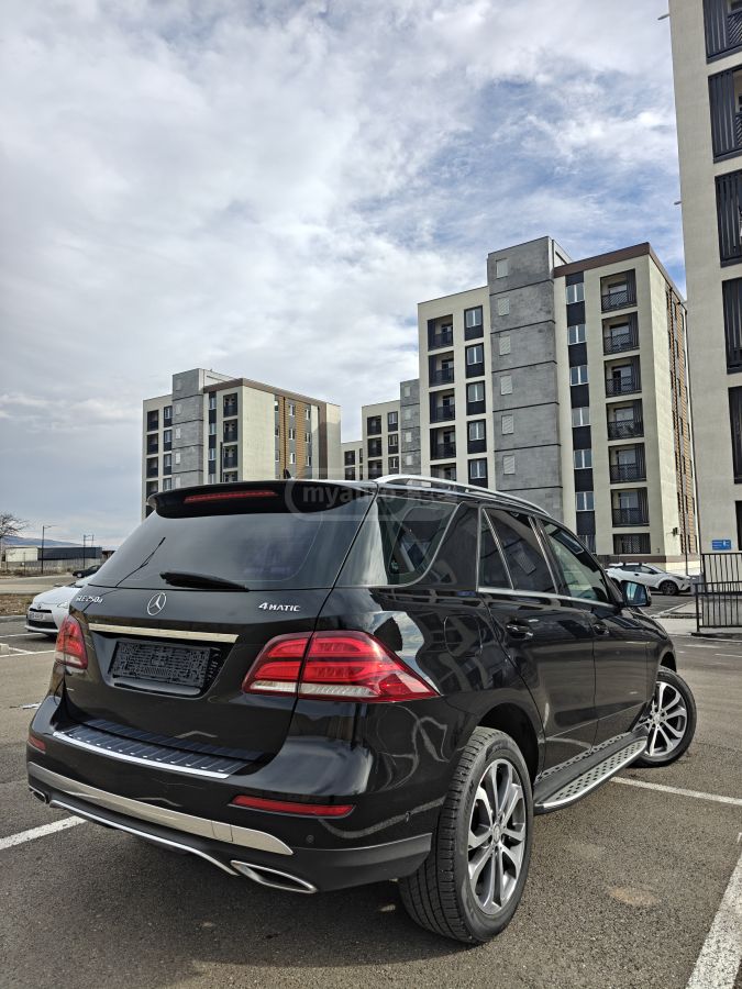 Mercedes-Benz GLE 350 2016 — photo 2