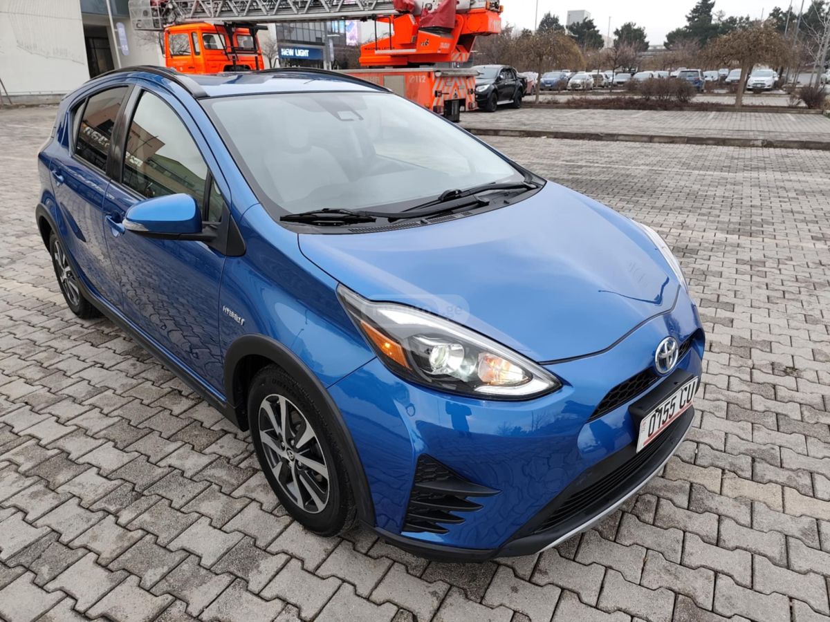 Toyota Prius C 2017 — photo 2