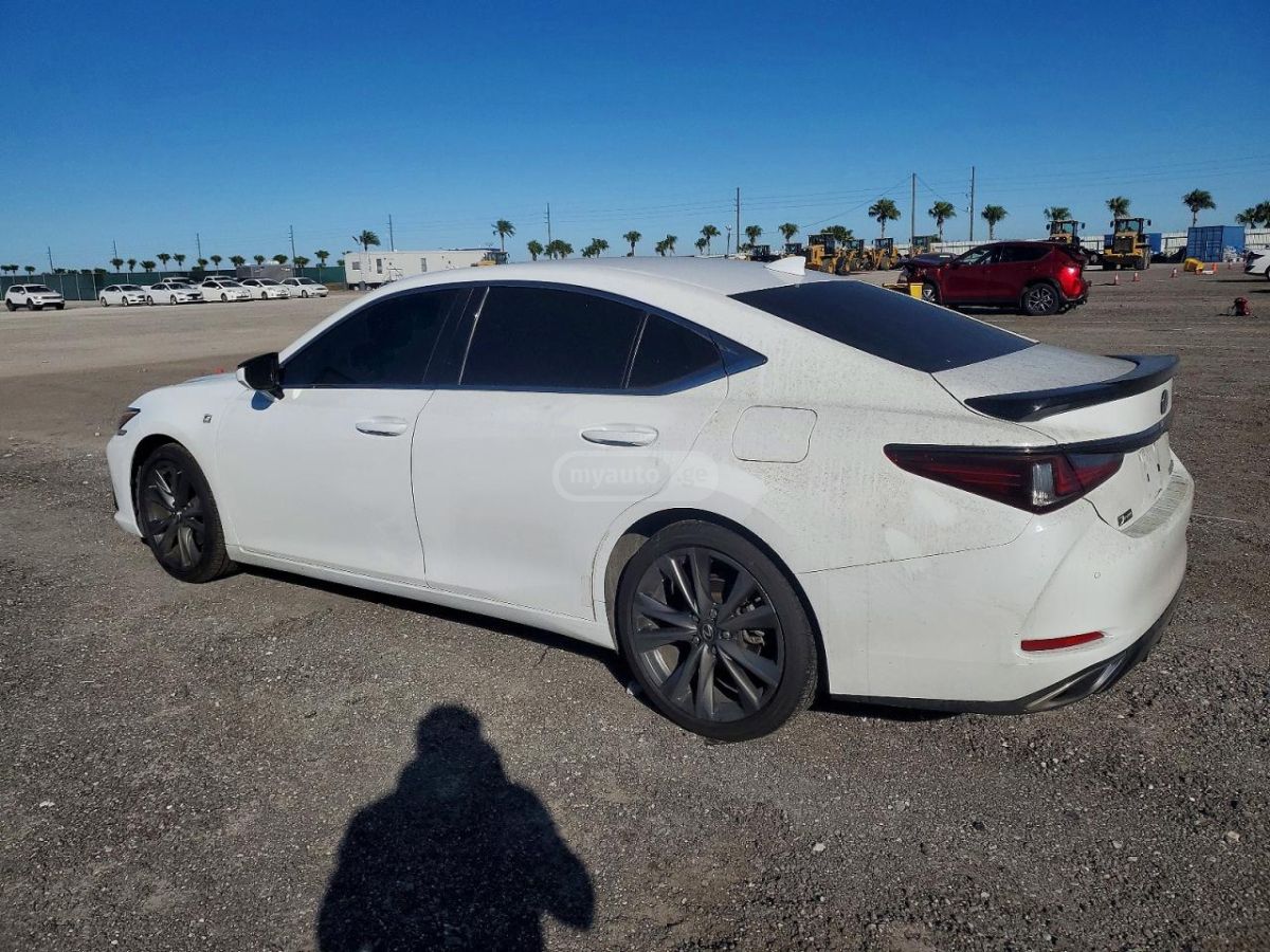 Lexus ES 350 2019 — photo 2