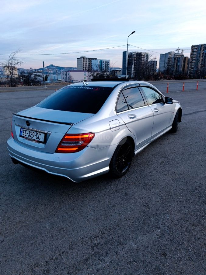 Mercedes-Benz C 250 2011 — photo 2