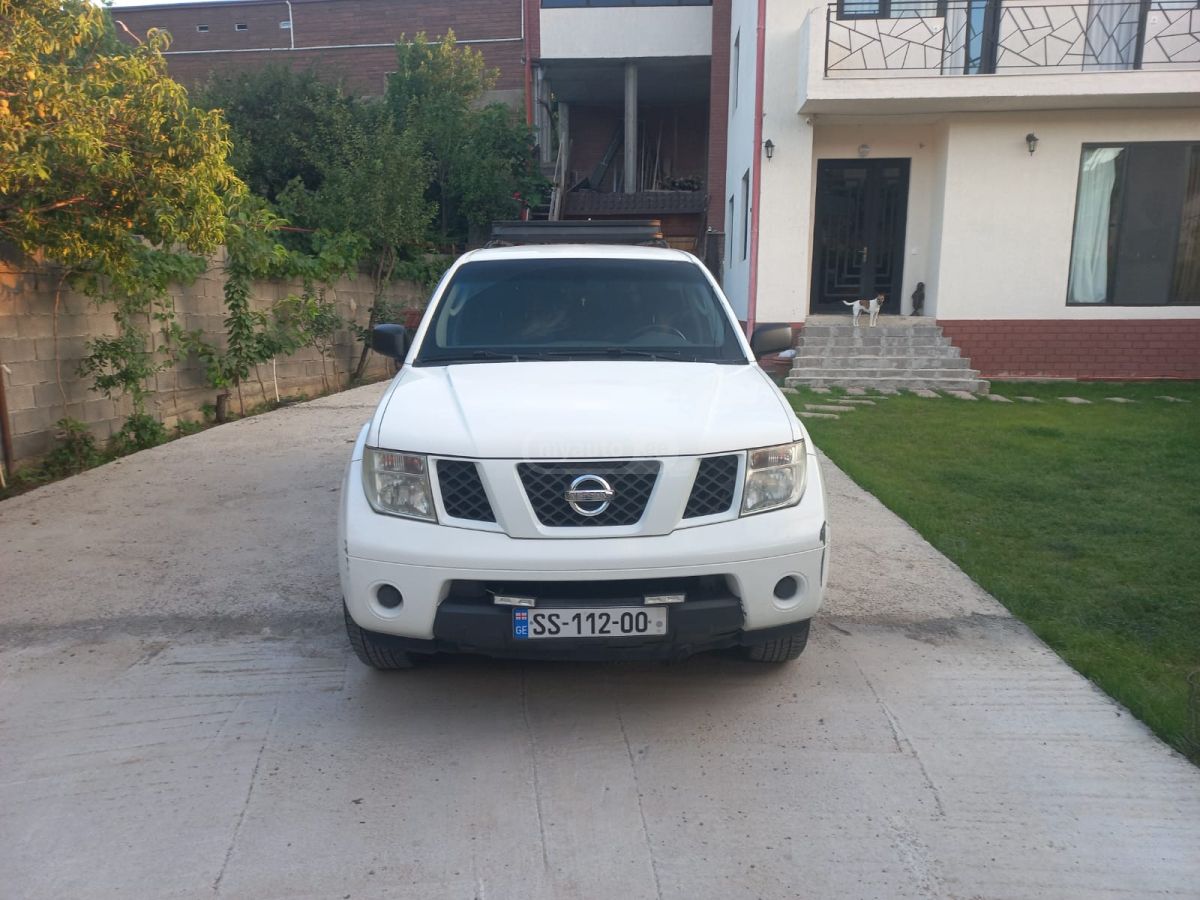 Nissan Pathfinder 2005 — photo 2