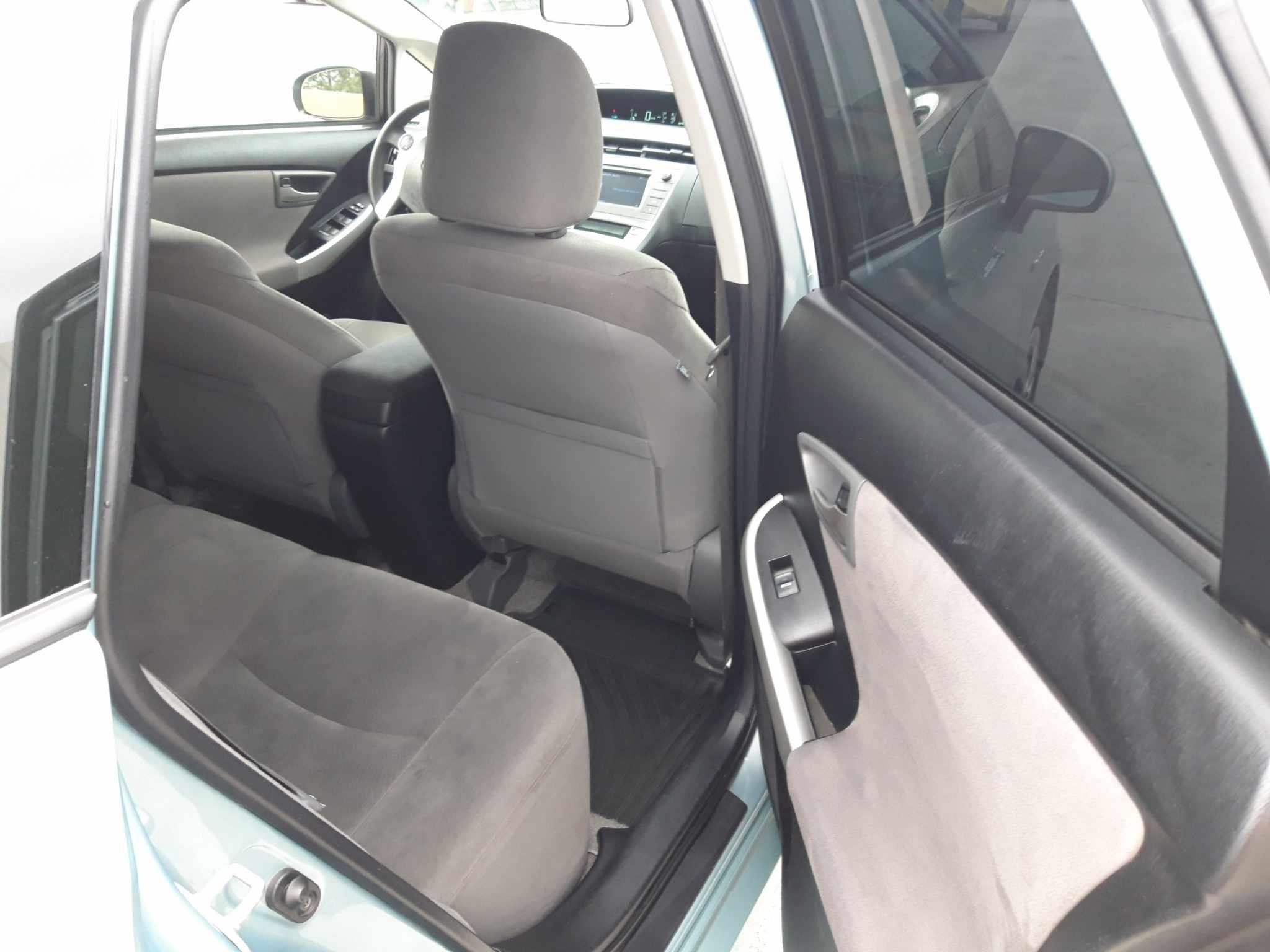 Toyota Prius 2012 — photo 2