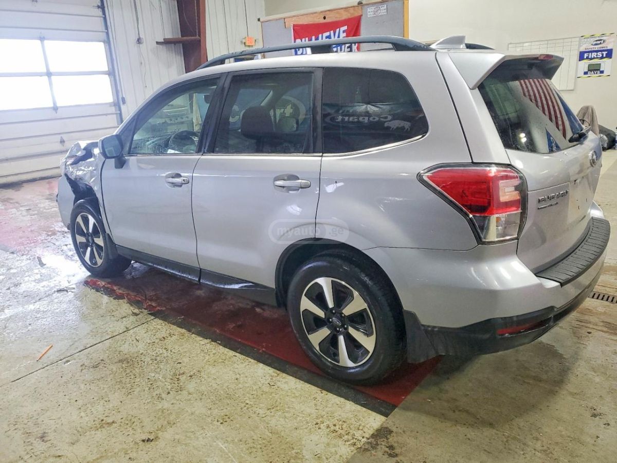 Subaru Forester 2017 — photo 2