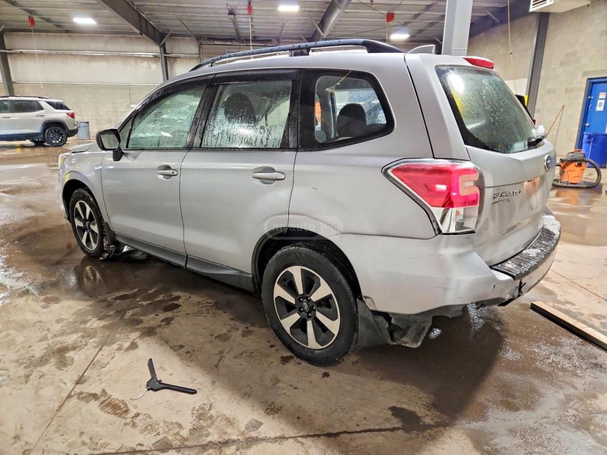 Subaru Forester 2018 — photo 2