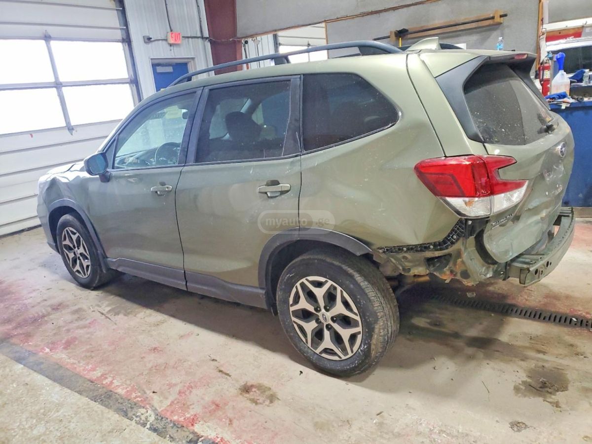 Subaru Forester 2019 — photo 2