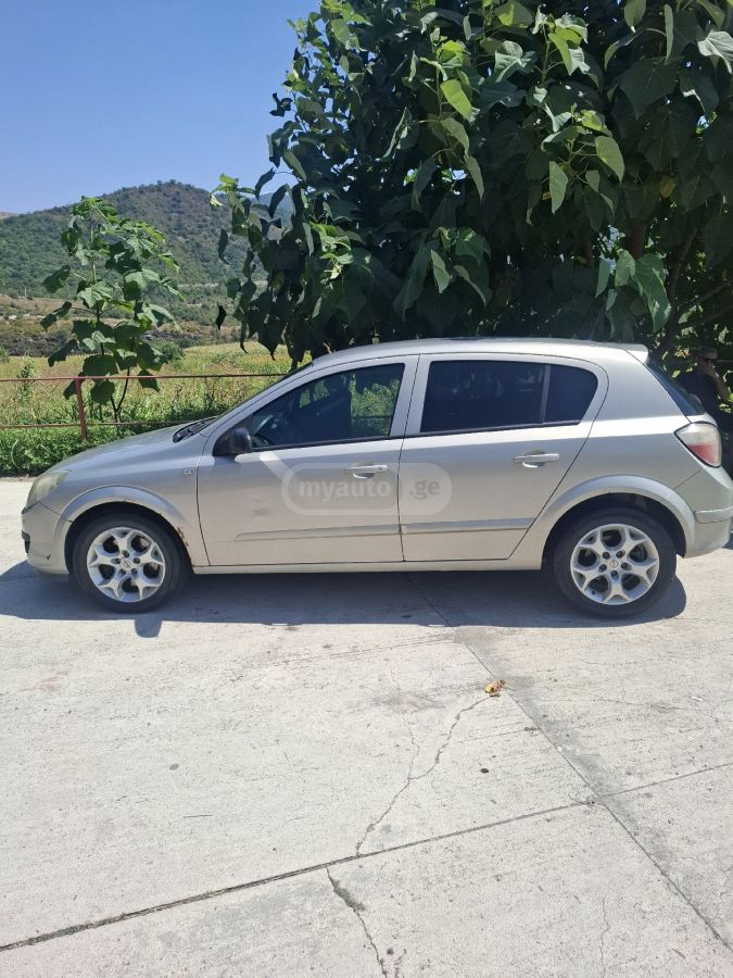 Opel Astra 2006 — photo 2