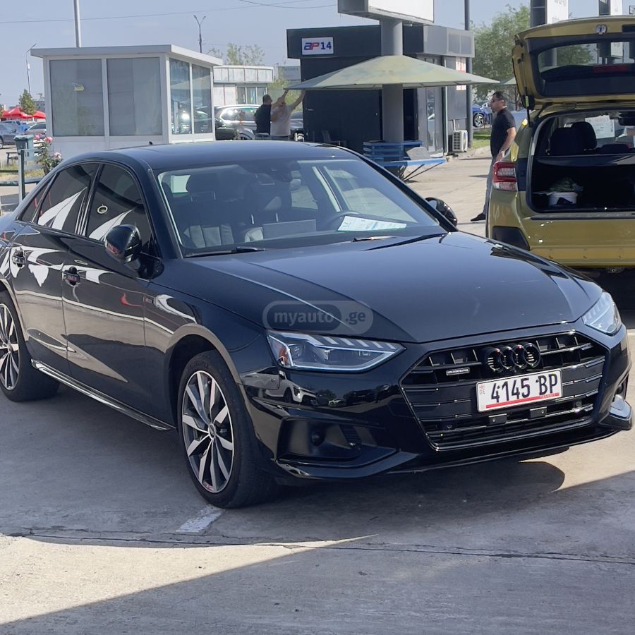 Audi A4 2021 — photo 2