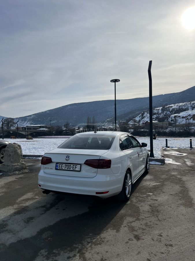 Volkswagen Jetta 2014 — photo 2