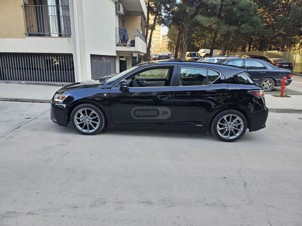 Lexus CT 200 h 2013 — photo 2