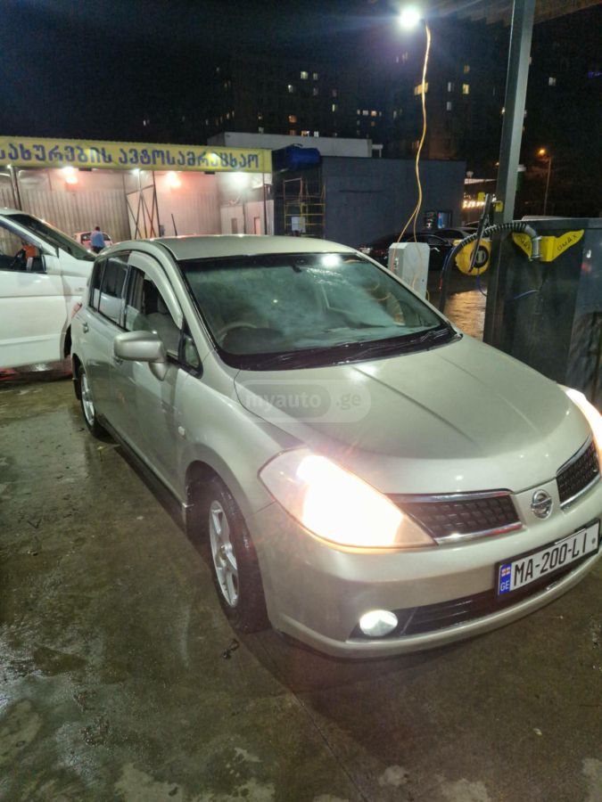 Nissan Tiida 2004 — photo 2