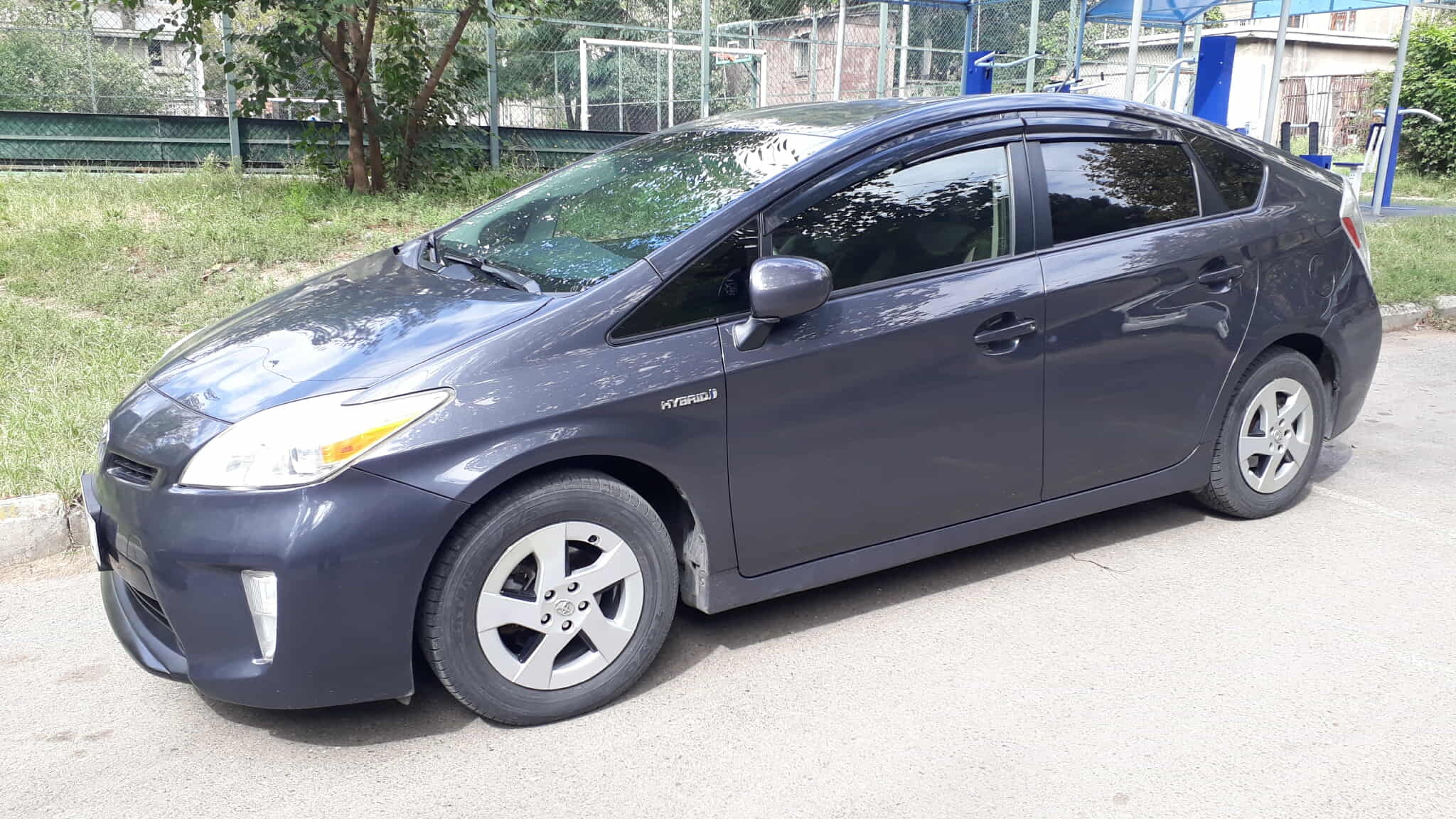 Toyota Prius 2013 — photo 2