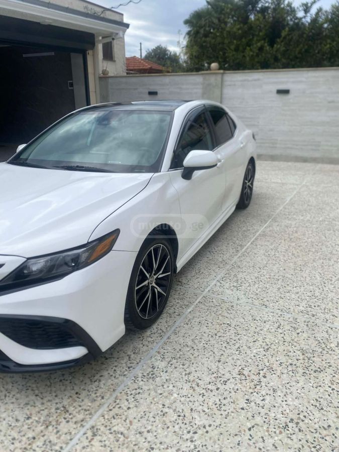 Toyota Camry 2021 — photo 2