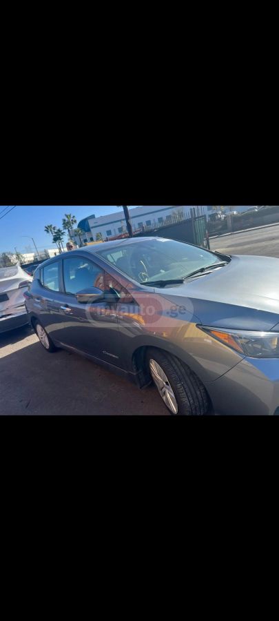 Nissan Leaf 2019 — photo 2