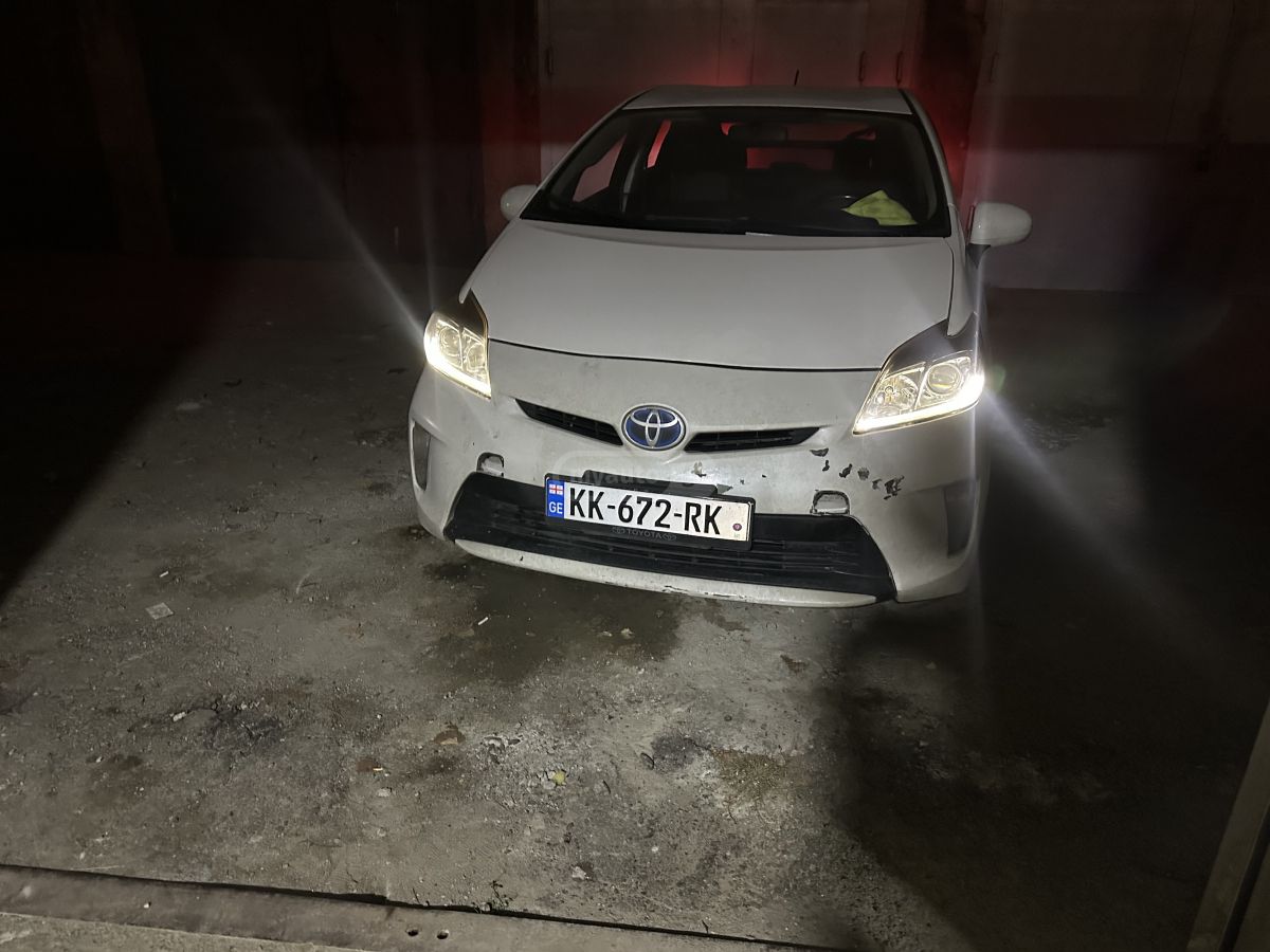Toyota Prius 2013 — photo 2