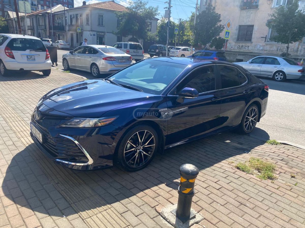 Toyota Camry 2021 — photo 2