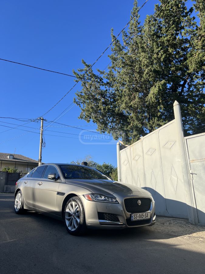 Jaguar XF