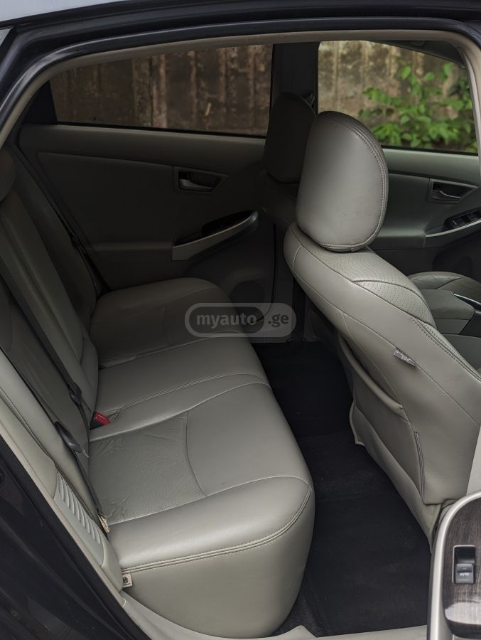 Toyota Prius 2012 — photo 2