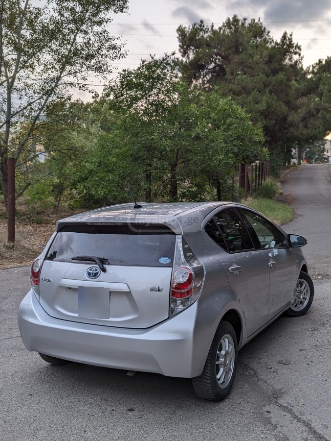 Toyota Aqua 2013 — photo 2