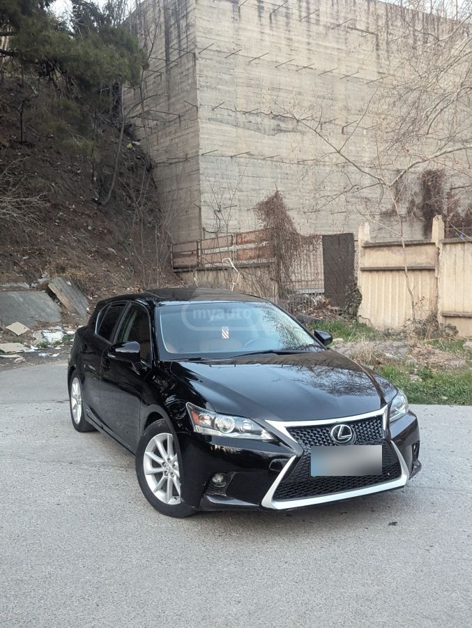 Lexus CT 200 h 2012 — photo 2