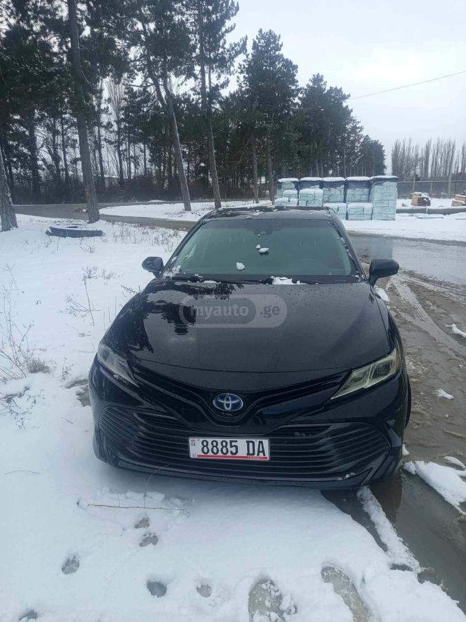 Toyota Camry 2019 — photo 2