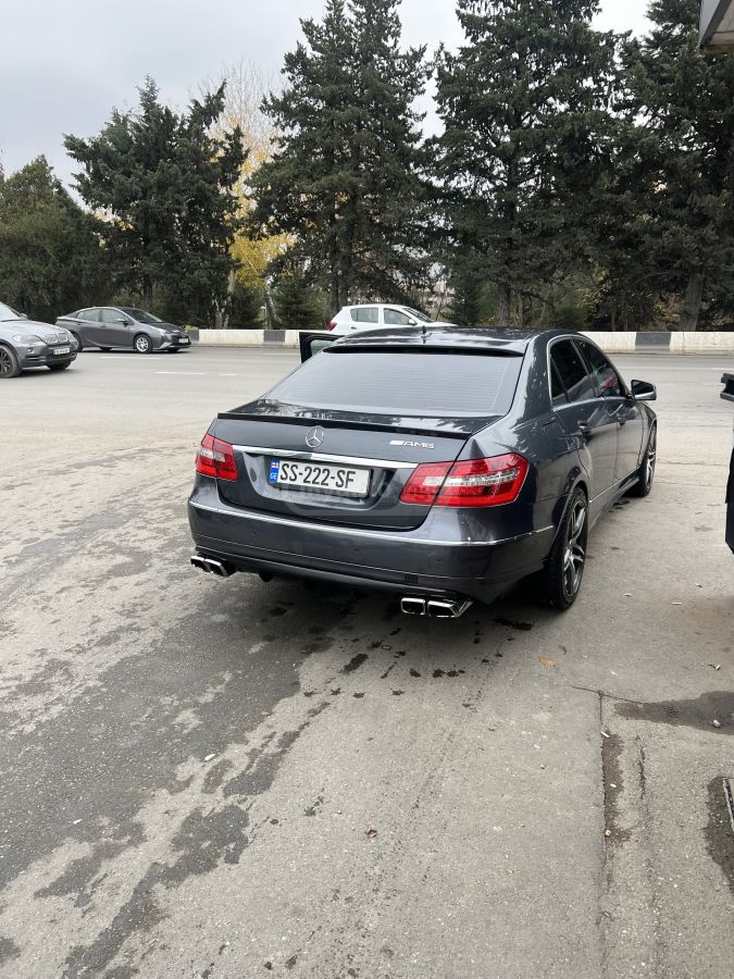 Mercedes-Benz E 300 2010 — photo 2