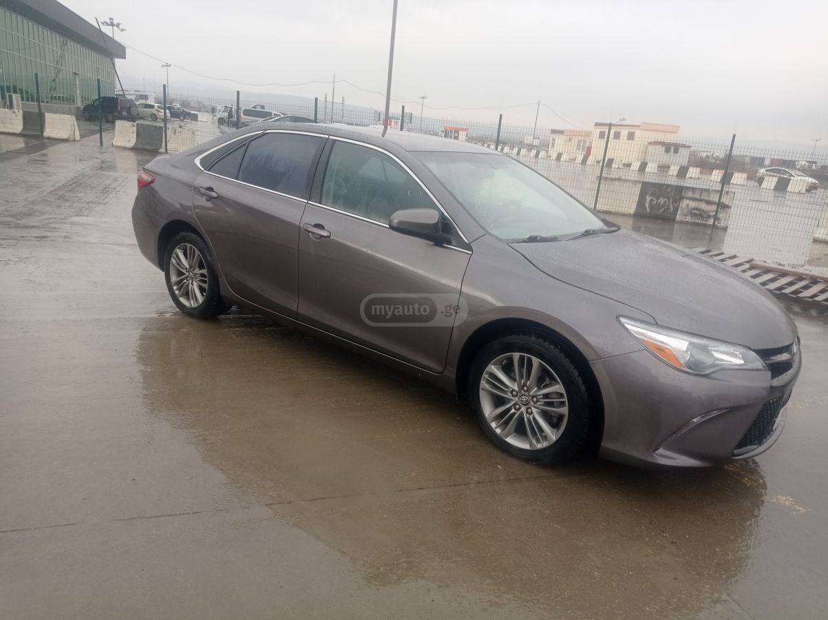 Toyota Camry 2016 — photo 2