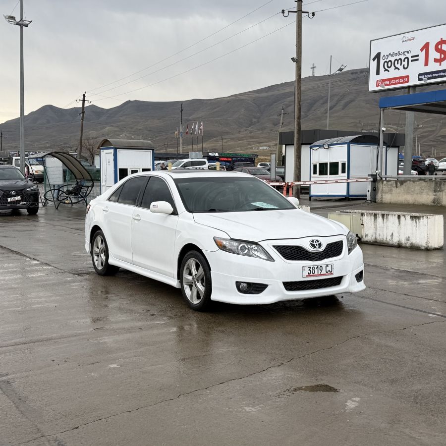 Toyota Camry 2011 — photo 2