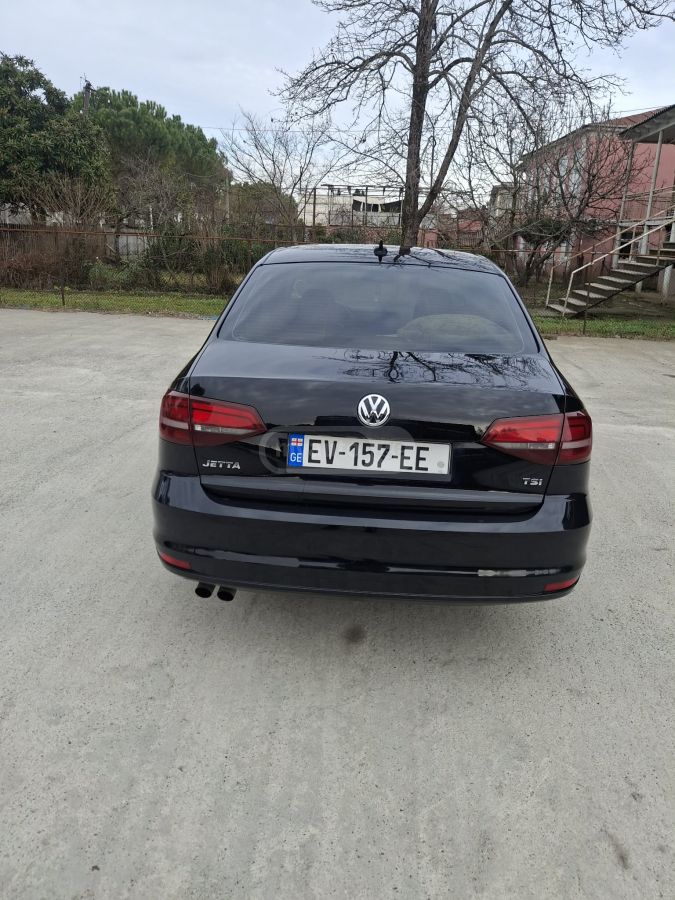 Volkswagen Jetta 2016 — photo 2