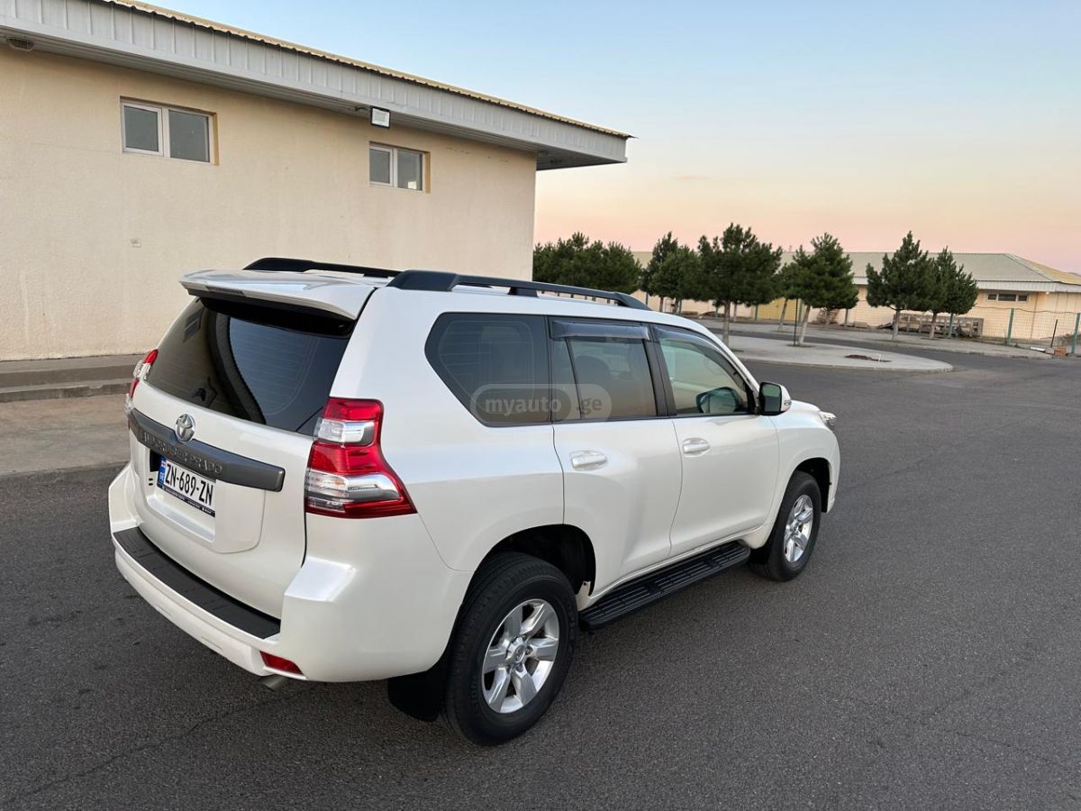 Toyota Land Cruiser Prado 2017 — photo 2