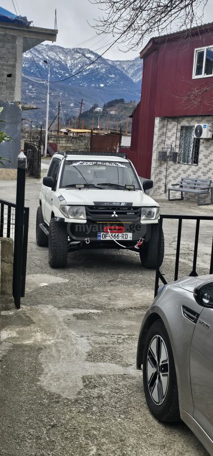 Mitsubishi Pajero IO 2000 — photo 2