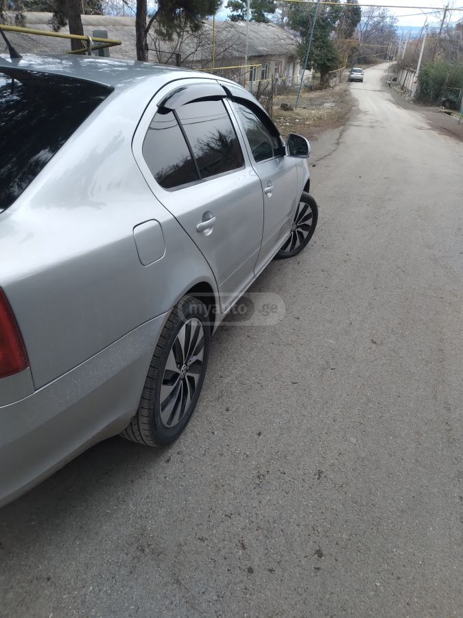 Skoda Octavia 2011 — photo 2