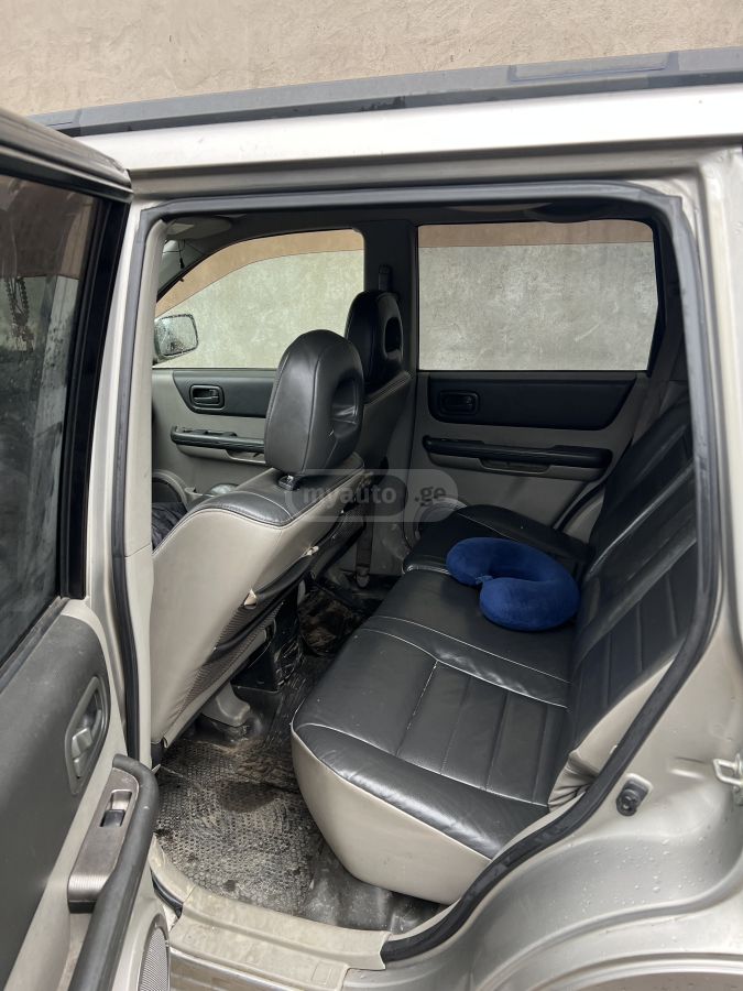 Nissan X-Trail 2004 — photo 2