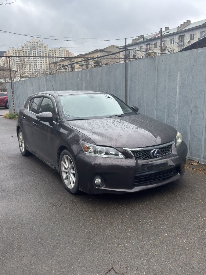 Lexus CT 200 h 2011 — photo 2