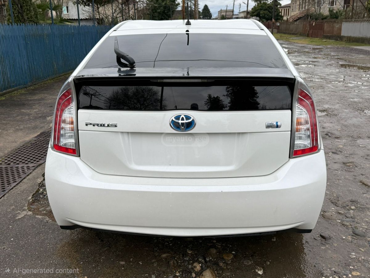 Toyota Prius 2014 — photo 2