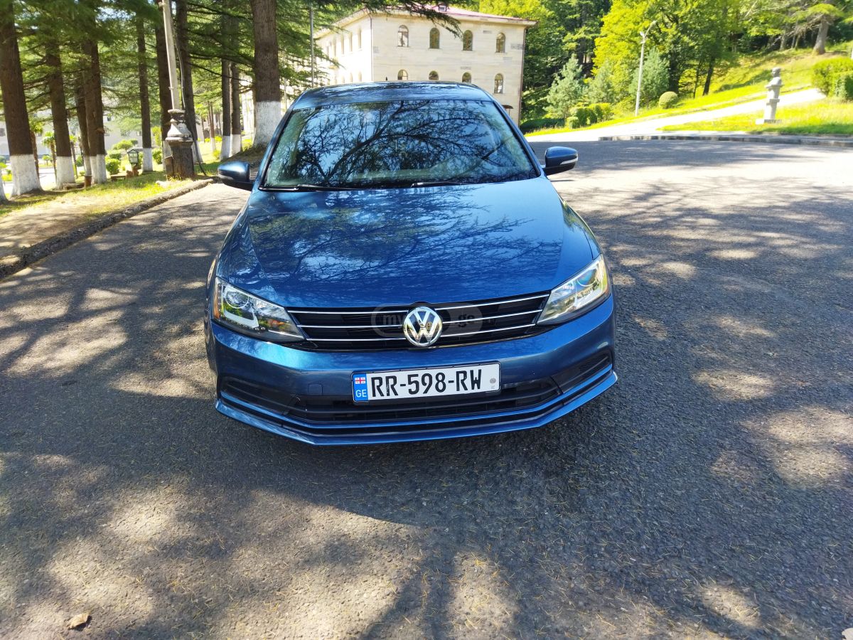 Volkswagen Jetta 2016 — photo 2